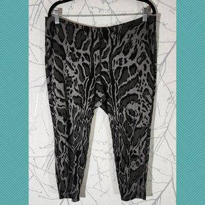Diane Kennedy Gray Abstract Animal Print Knit Ankle Leggings